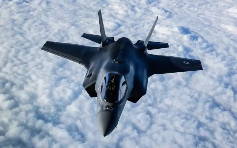 F-35B联合攻击机：美国F35B垂直起飞曝光
