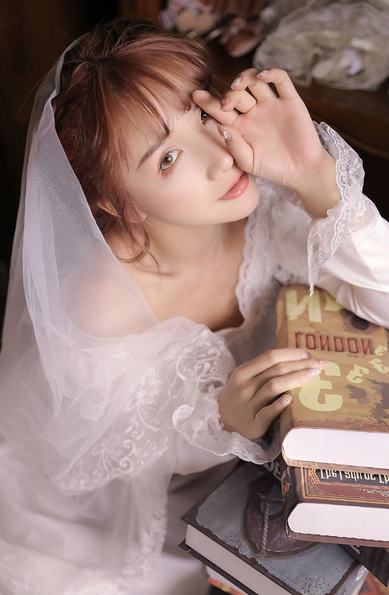 迪丽热巴婚纱造型，太美了！穿婚纱的女人真的都好美