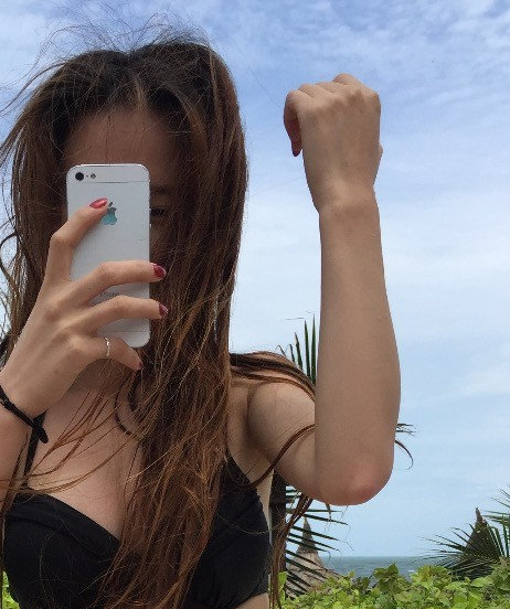 吴施蒙出轨奥德彪，导致视频艺术平台出现成都黑帽门