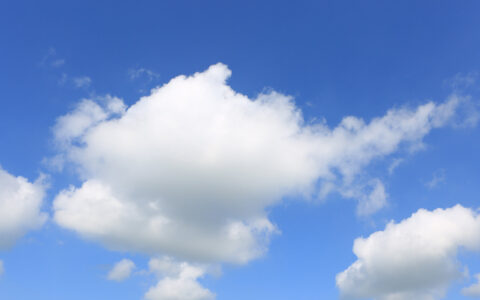 北京的蓝天白云刷屏朋友圈，北京的天气环境越来越好了
