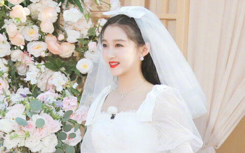 迪丽热巴婚纱造型热度刚稍稍退却，关晓彤婚纱造型又成热搜