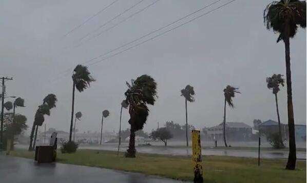 飓风“汉娜”刮倒美墨边境墙，美国网友：欢迎汉娜，下一站白宫