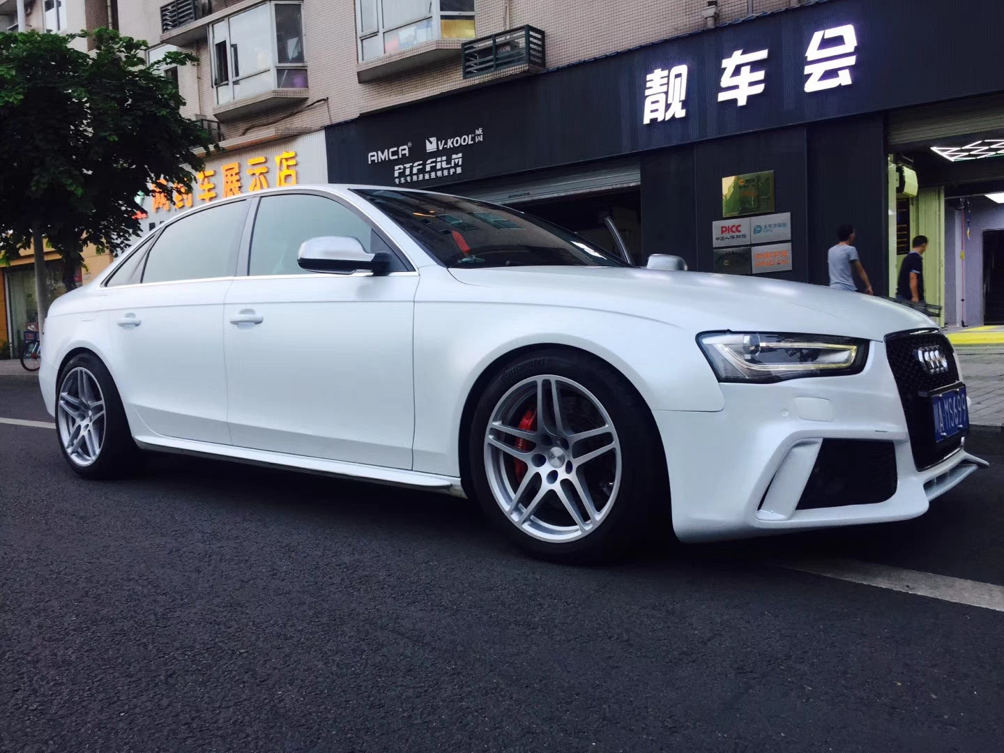 白A6黑A4什么梗？买奥迪黑A4白A6是狠人