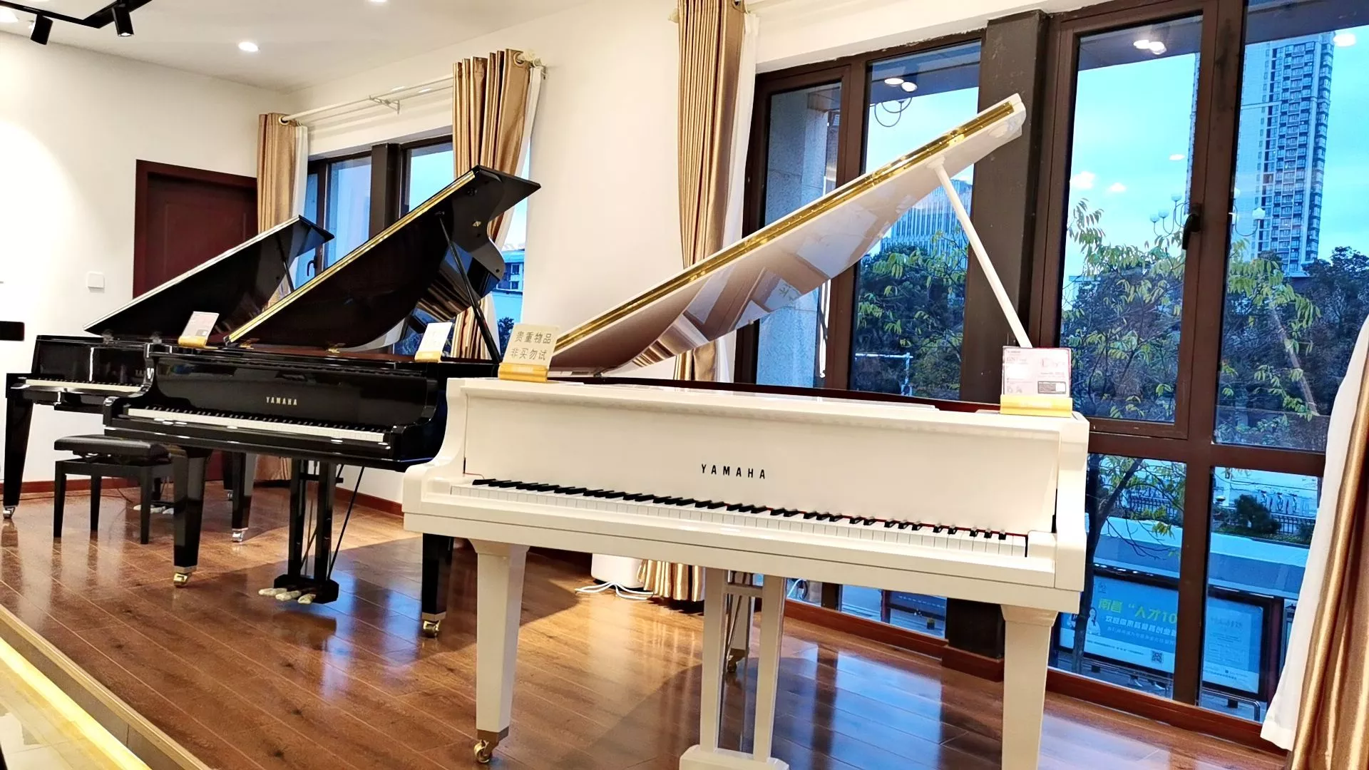 一般钢琴多少钱？钢琴入门指法教程