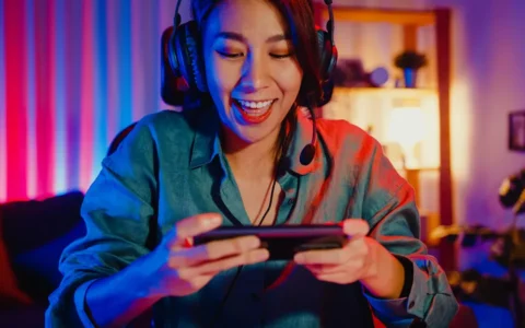 游戏陪玩是什么，新手陪玩一个月能赚多少钱？