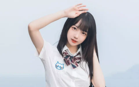 男生和女生打得很清楚，男生很明显打不过女生