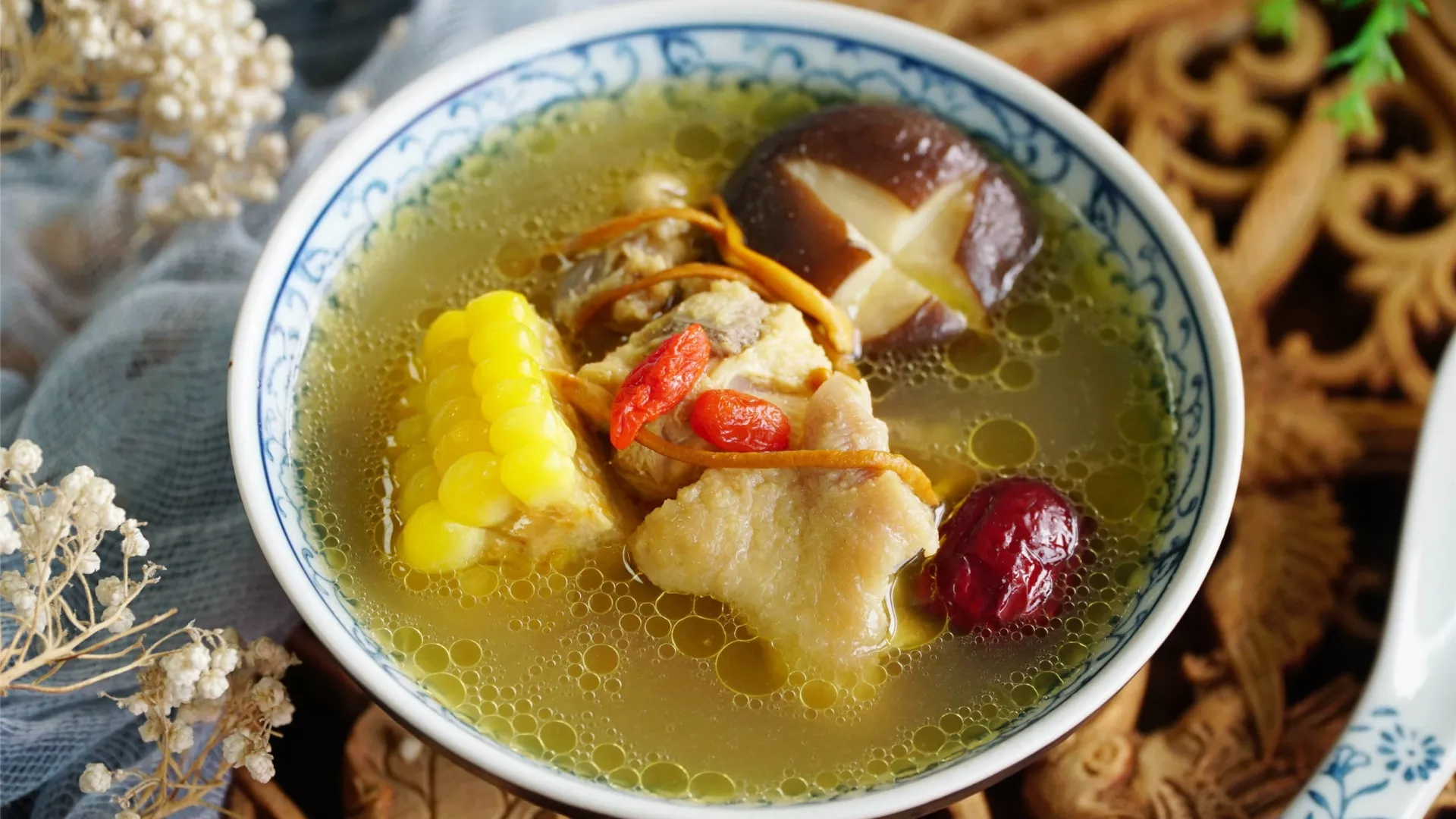 鸡汤怎么炖好喝又营养？炖鸡汤三放三不放