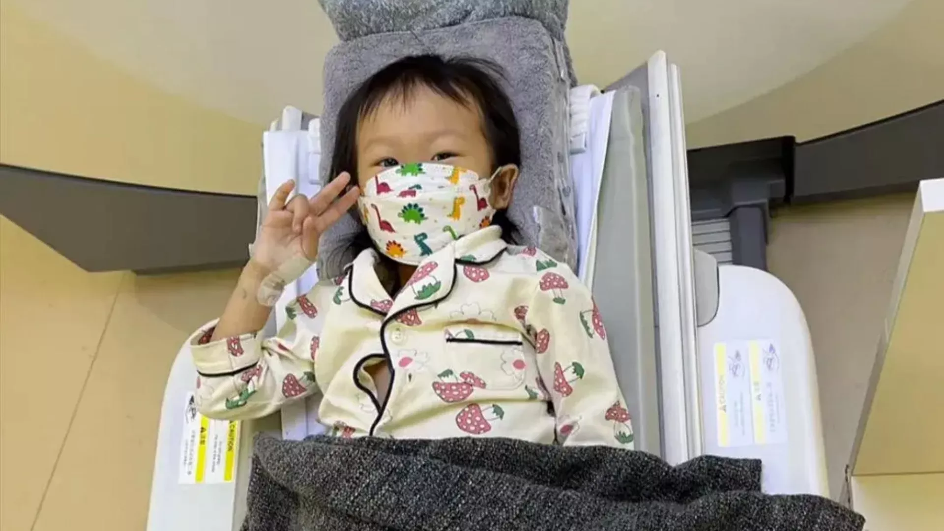 5岁抗癌宝贝毅玲走了，父亲一夜白头下架小黄车