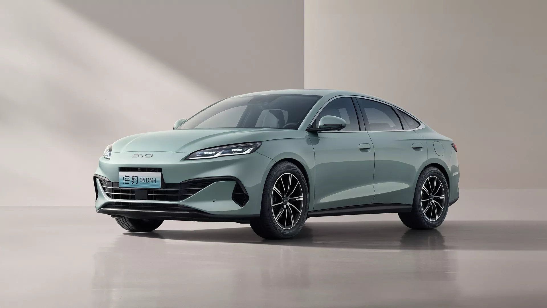 比亚迪海豹06DM-i上热搜,新车上市9.98万起 比亚迪海豹06DM-i上热搜,新车上市9.98万起