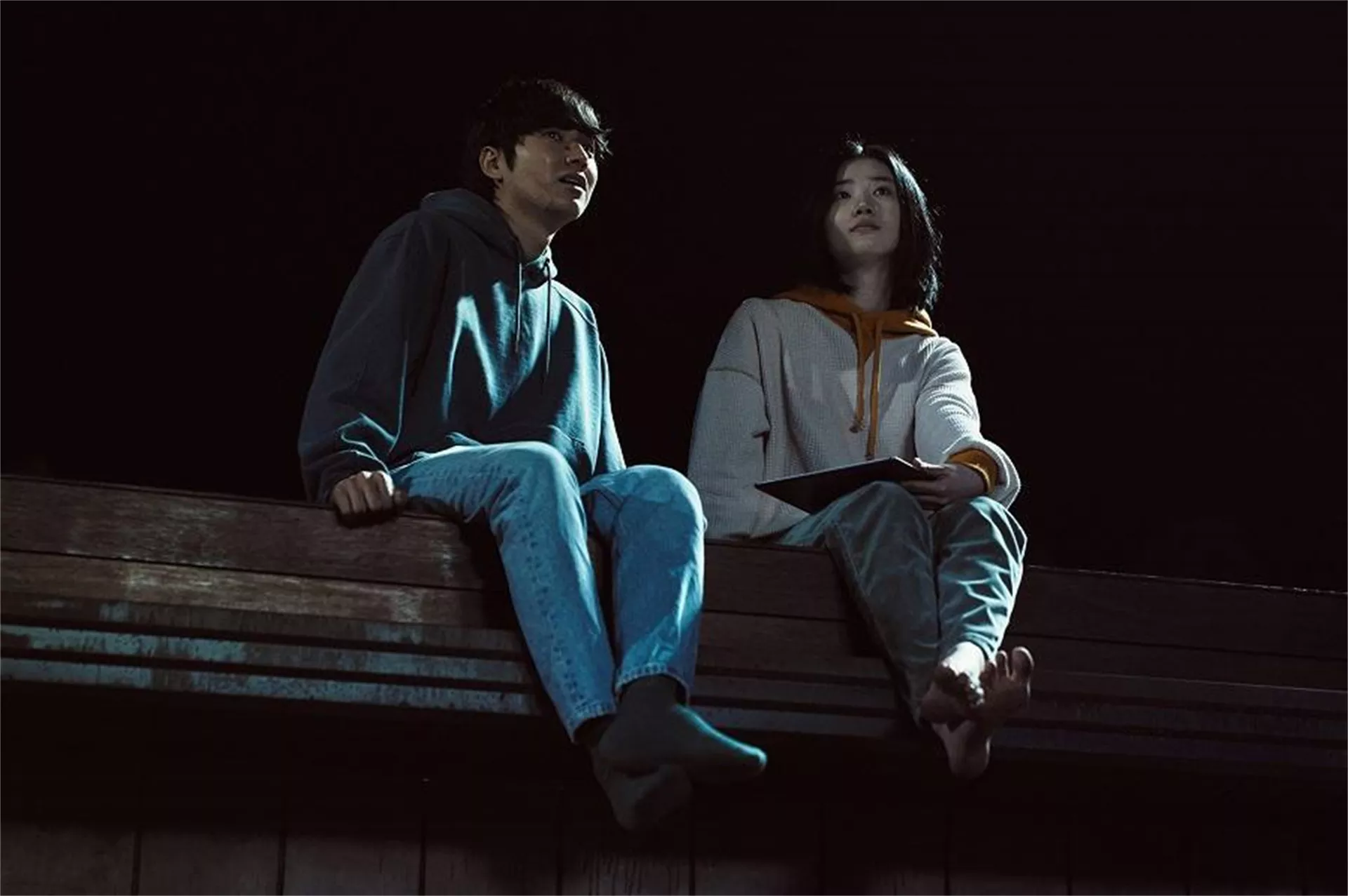 韩国科幻电影推荐：《魔女》1-2 部，剧情炸裂