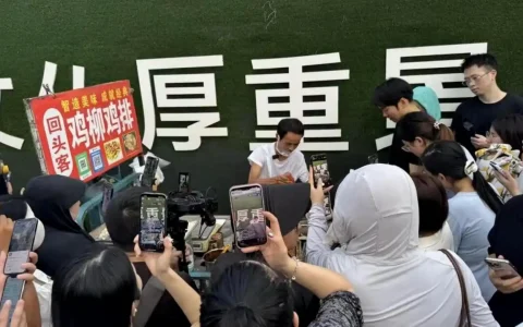 鸡排哥是谁，为啥他火了？鸡排哥走红原视频