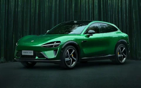 小米YU7宝石绿亮相！YU7今晚7点发布，7月上市