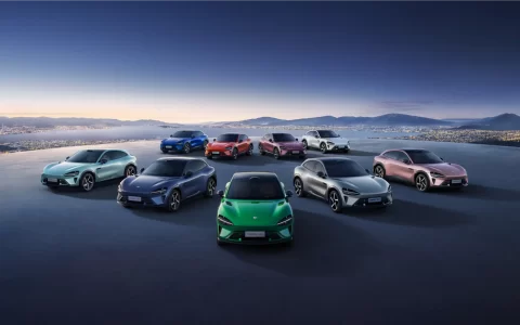 小米汽车YU7上市三分钟大定破20万，小米YU7参数配置