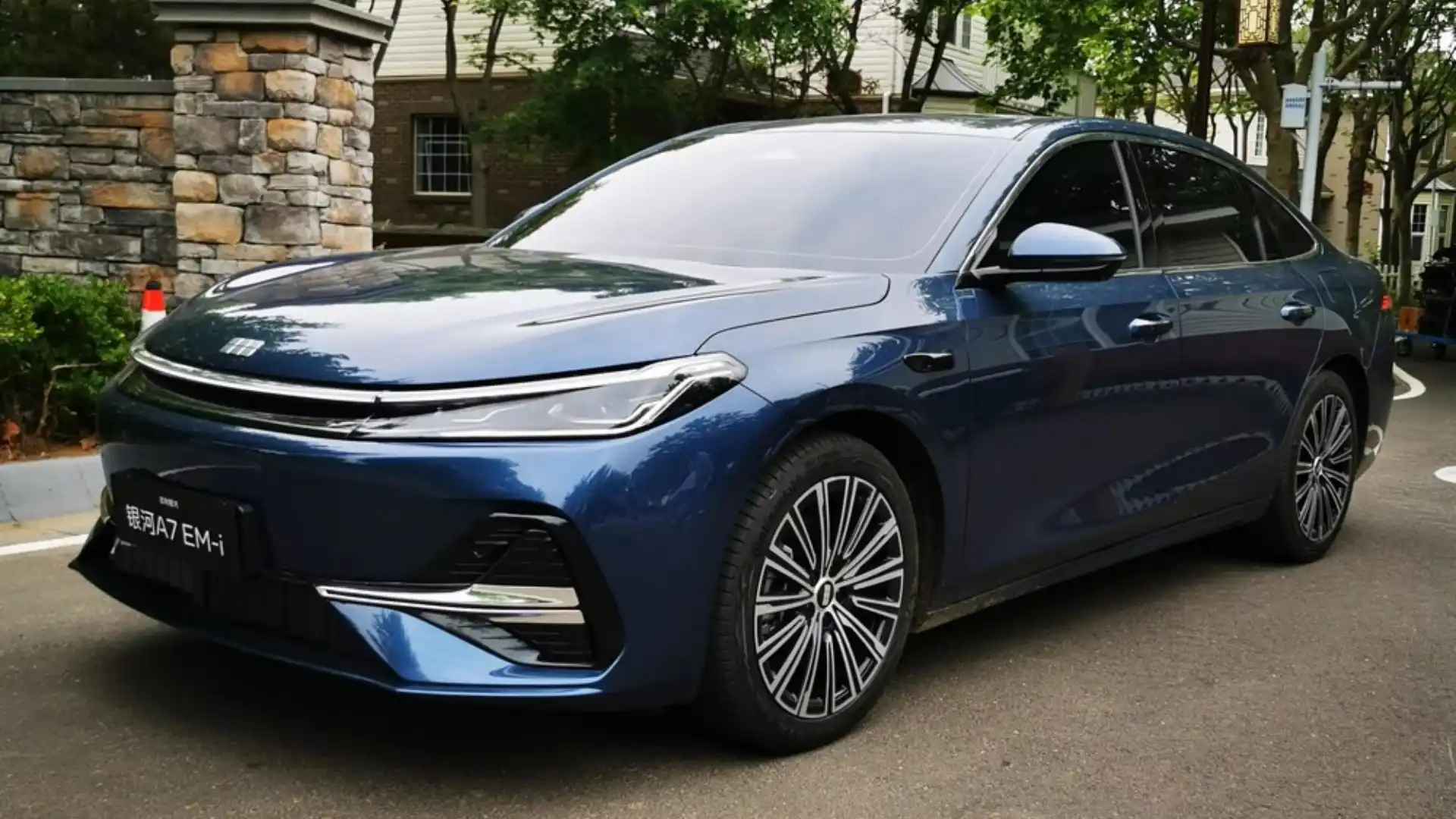 一箱油能从北京开到广州！吉利新车续航2100KM