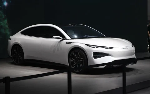 全球汽车销量榜“变天”！前三甲首次全是中国品牌