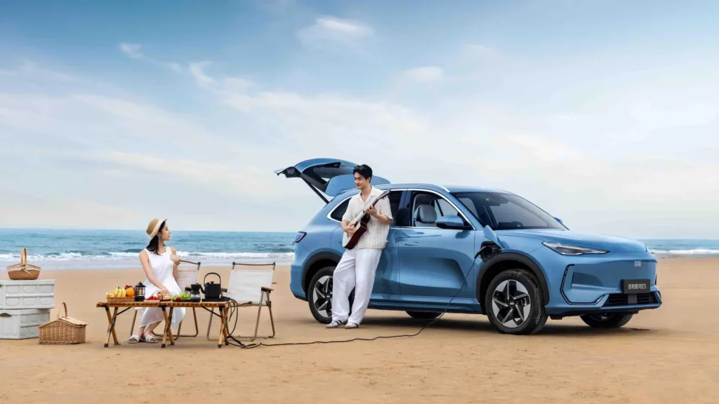 上市10个月狂卖15万辆！吉利银河E5纯电SUV凭什么