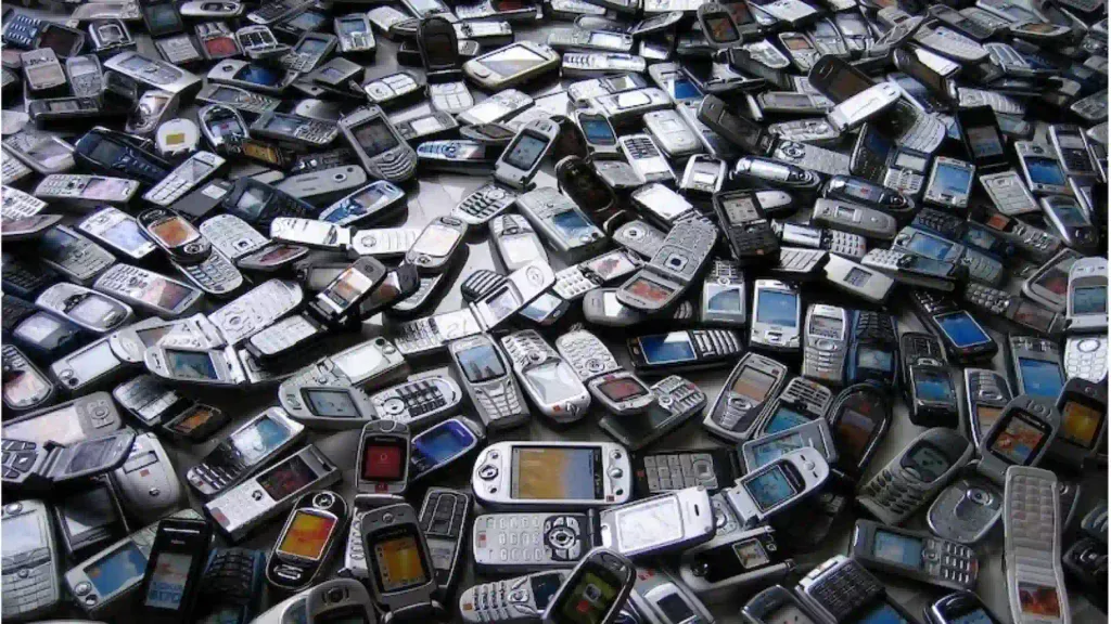 突然爆火！旧手机“一天一个价”，10元废品涨到500元