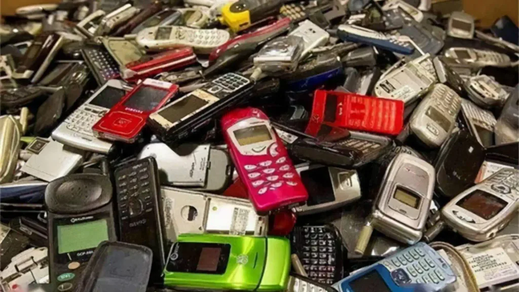 突然爆火！旧手机“一天一个价”，10元废品涨到500元